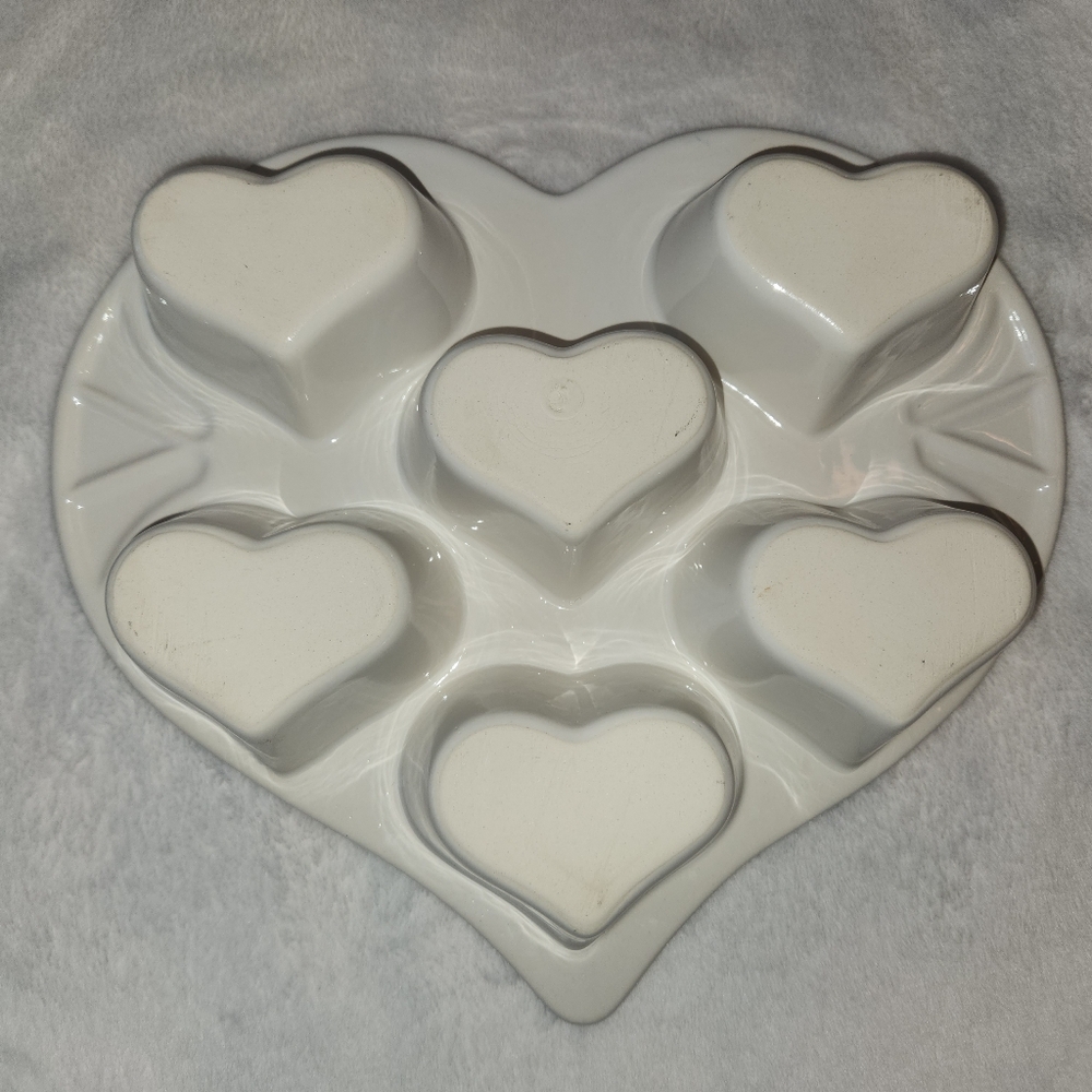 Heart Shaped Muffin/Cake Dish - Picture 3 of 5